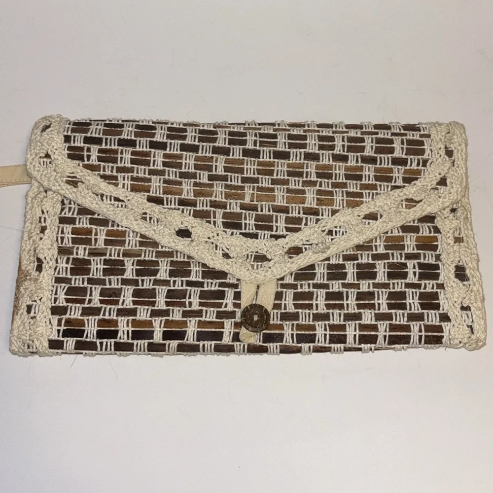 Handcrafted Woven Clutch in Cream and Brown Wood like Weave Design
Delicate ❤️ - Picture 1 of 12